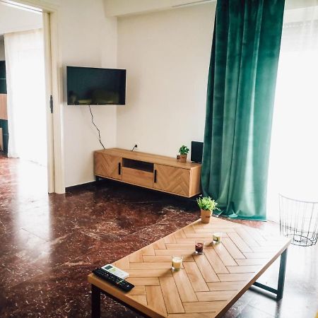 Explore Greece From Colorful City Centre Apartment Chalkís Kültér fotó