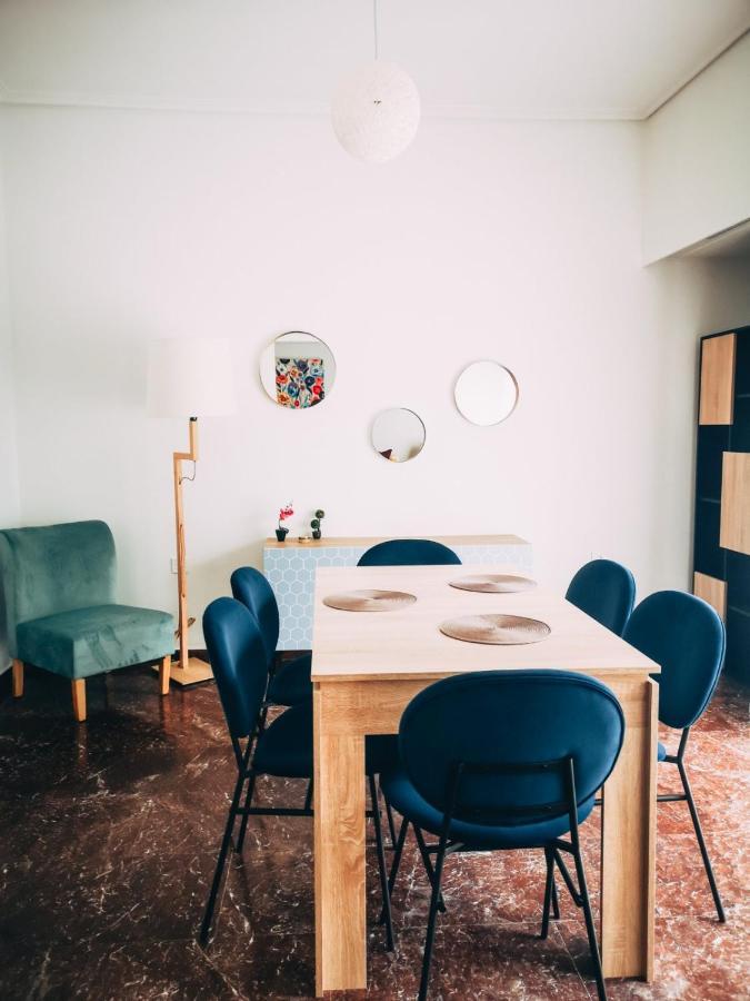 Explore Greece From Colorful City Centre Apartment Chalkís Kültér fotó